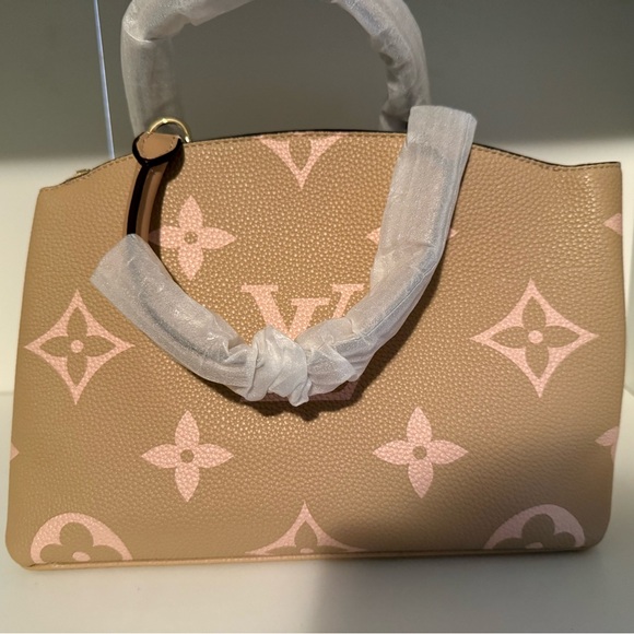 LV purse brand new - Picture 2 of 5